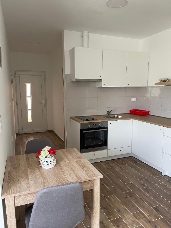 Apartman Solin 2, Parking Apartment Exterior photo