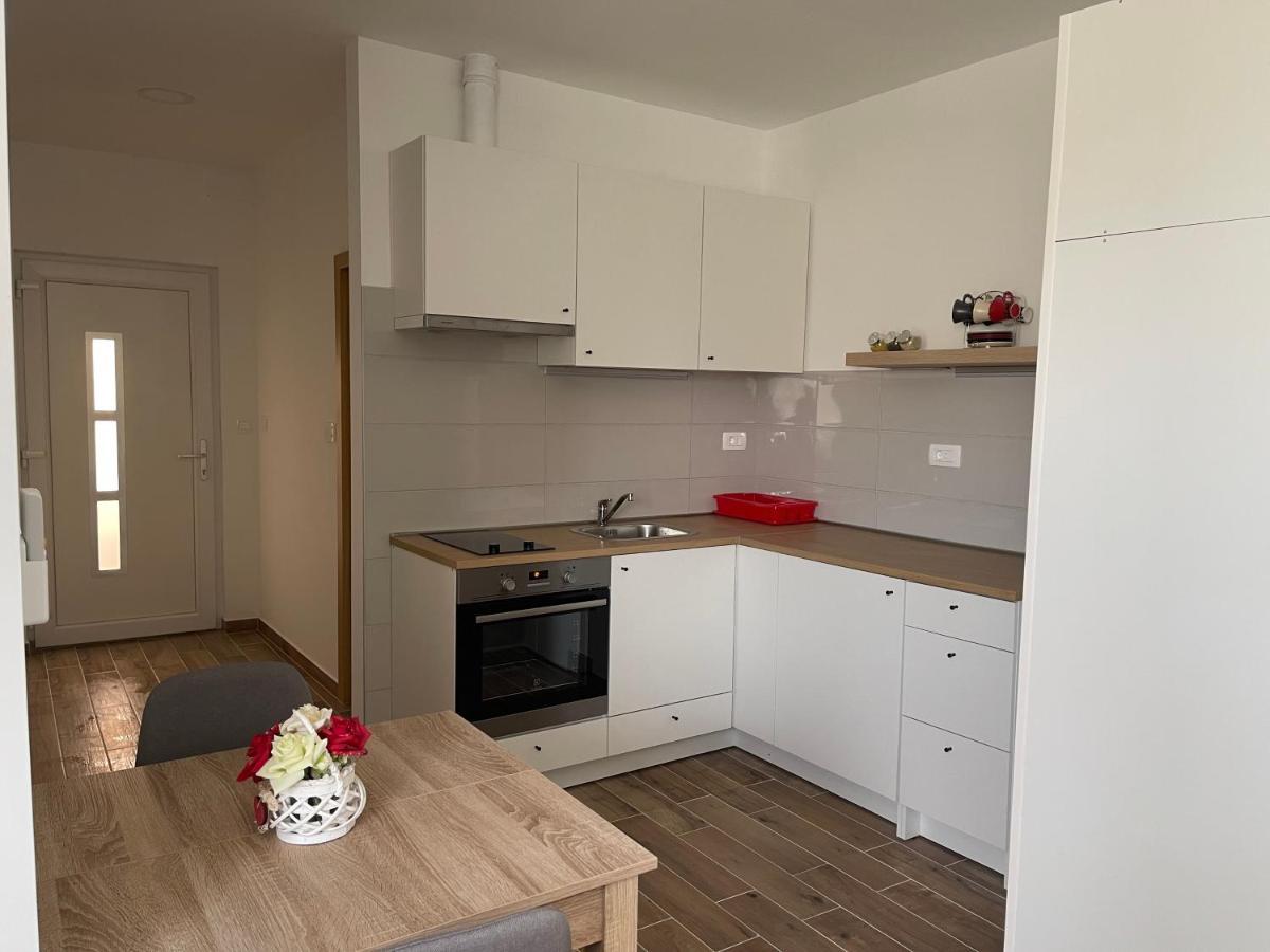 Apartman Solin 2, Parking Apartment Exterior photo
